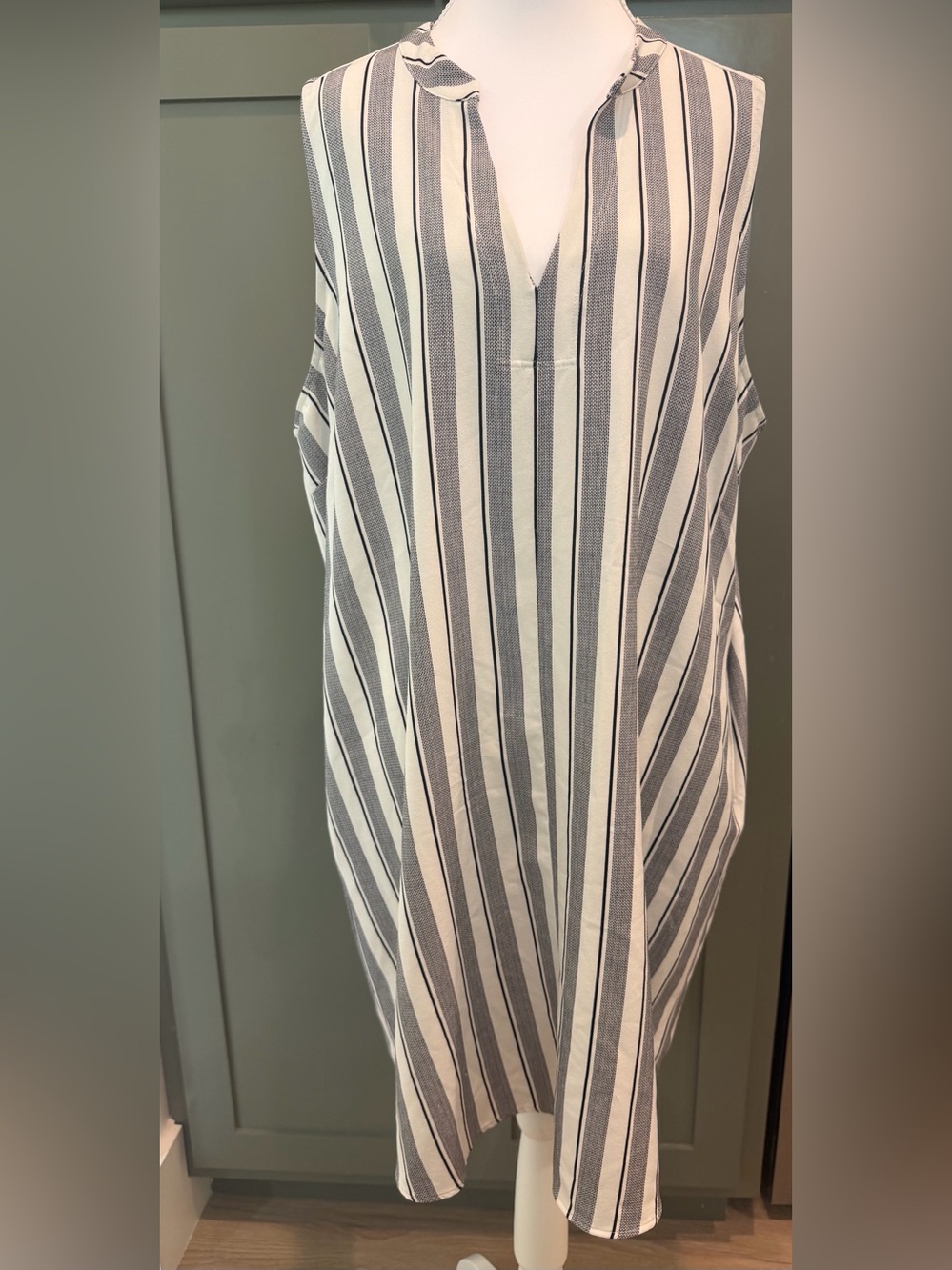 Lush Sleeveless V-Neck Vertical Stripe Dress- White & Navy